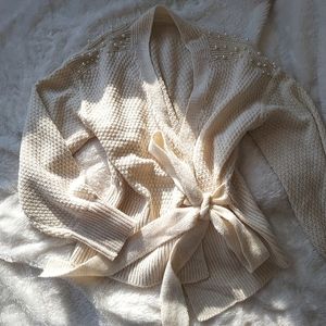 Flash sale🥳NEW Off-white Wrap Cardigan Sqeater with Pearls Embellishment